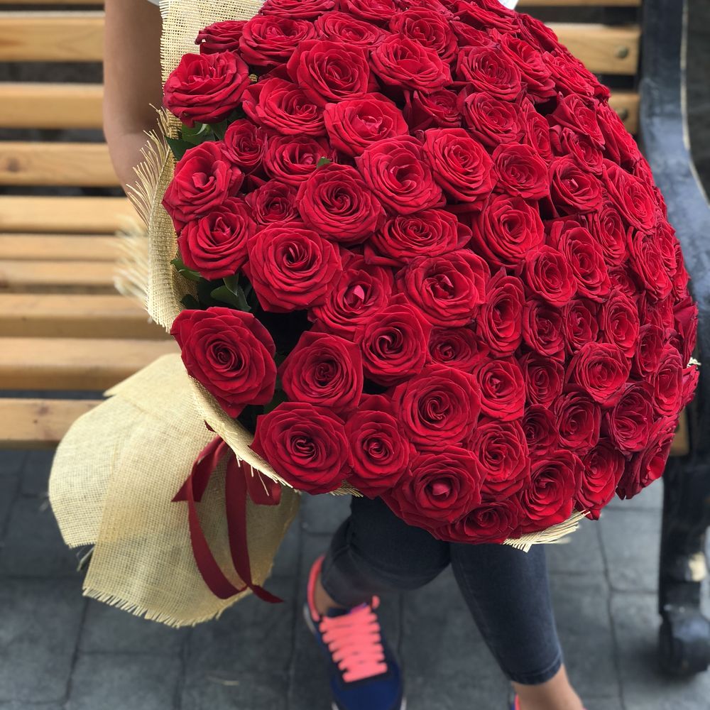 Букет из 101 бордовой розы